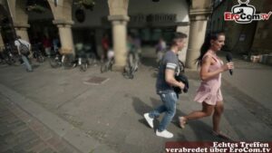 Schwarzes Luder hat Bock auf spontanen Interracial Sex